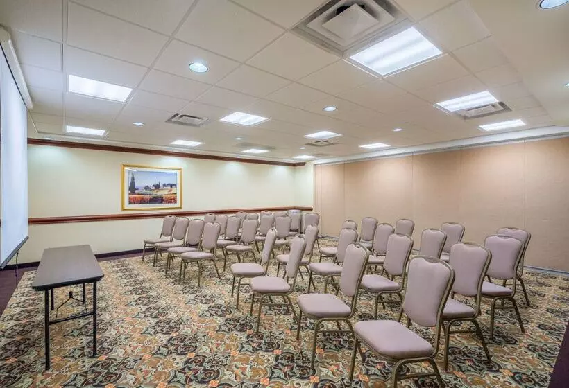 בית מלון כפרי Hampton Inn Middletown