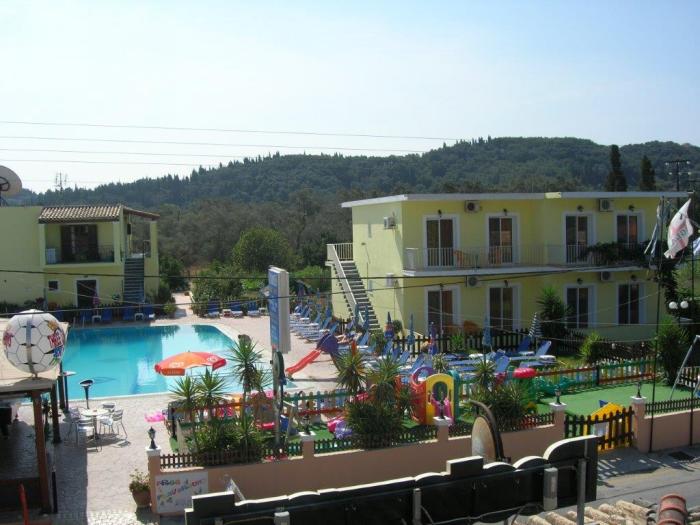 Отель Amadeus Hawaii Apartments & Studios