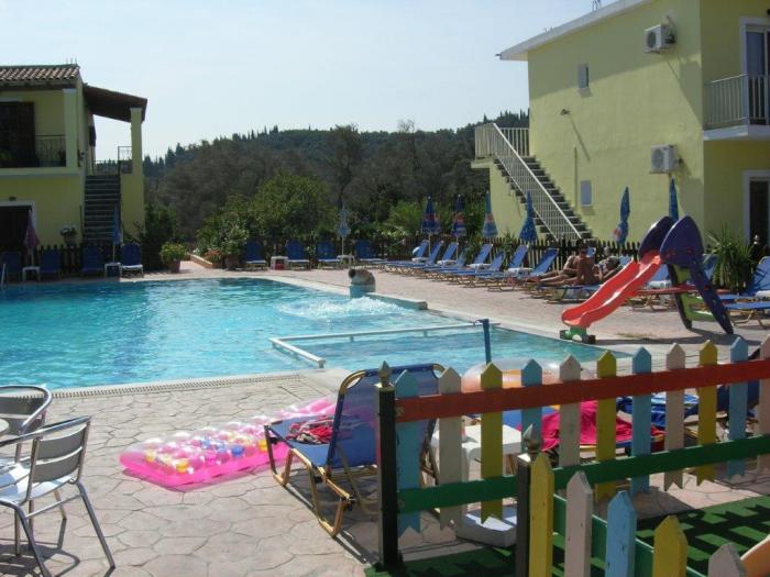 Отель Amadeus Hawaii Apartments & Studios