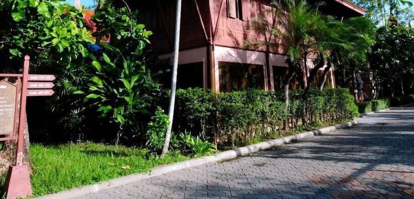 فندق Baan Amphawa Resort & Spa