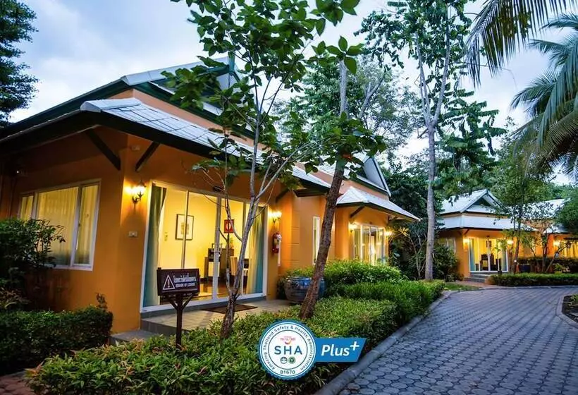 酒店 Baan Amphawa Resort & Spa