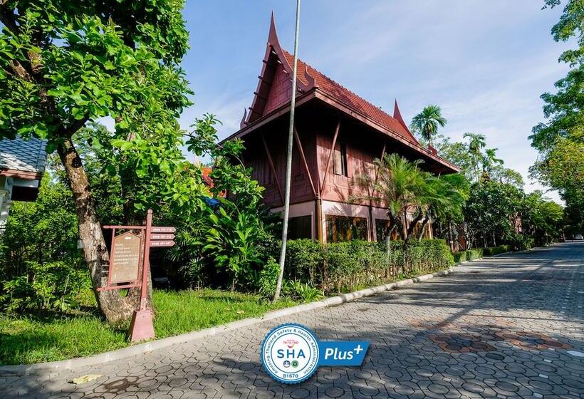 فندق Baan Amphawa Resort & Spa