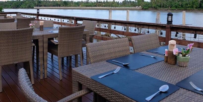 فندق Baan Amphawa Resort & Spa