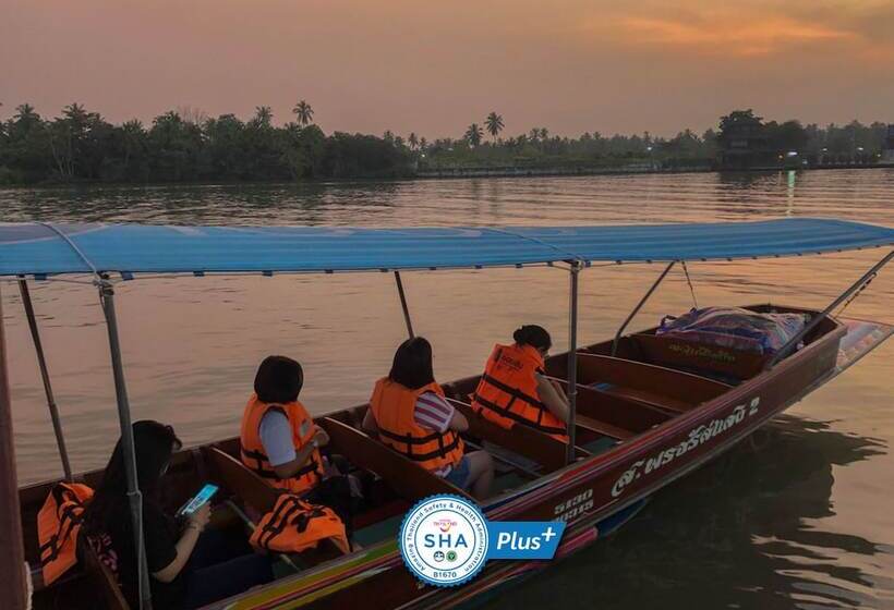 فندق Baan Amphawa Resort & Spa