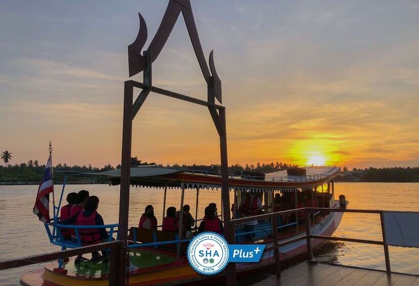 فندق Baan Amphawa Resort & Spa