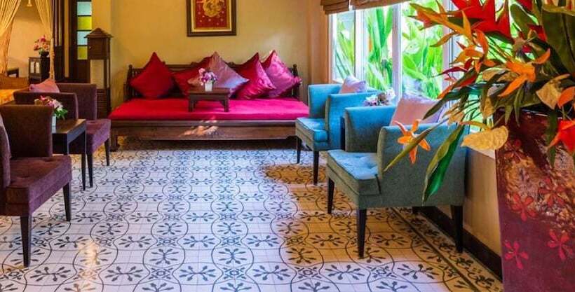 فندق Baan Amphawa Resort & Spa