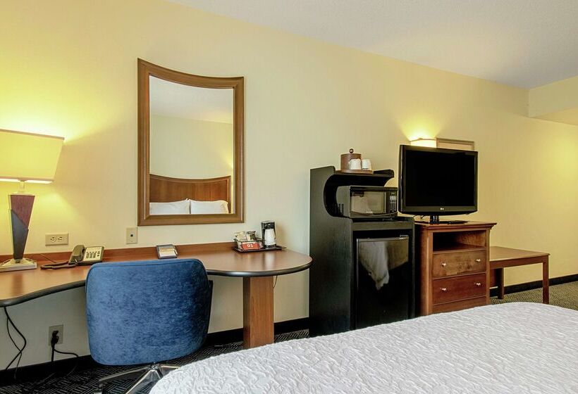 Отель Hampton Inn Pine Grove