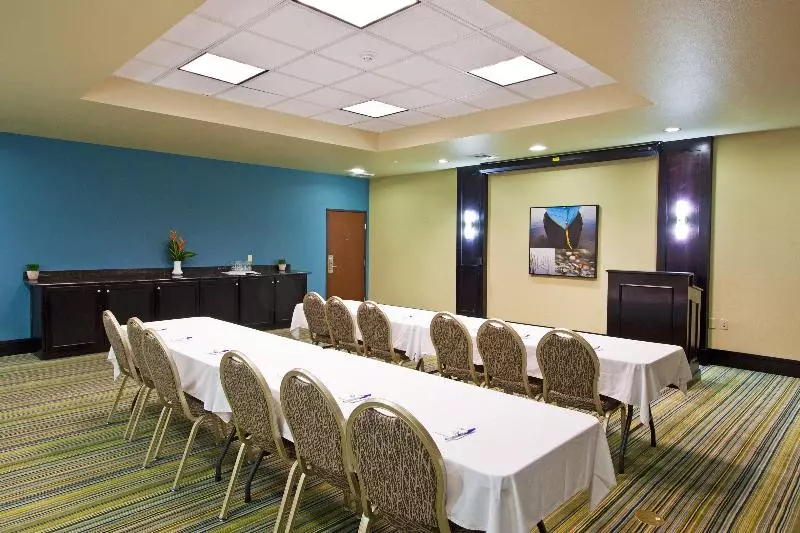 Holiday Inn Express Hotel & Suites Waycross By Ihg