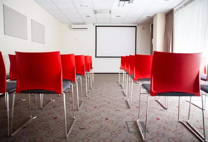 هتل Ibis Kaunas Centre