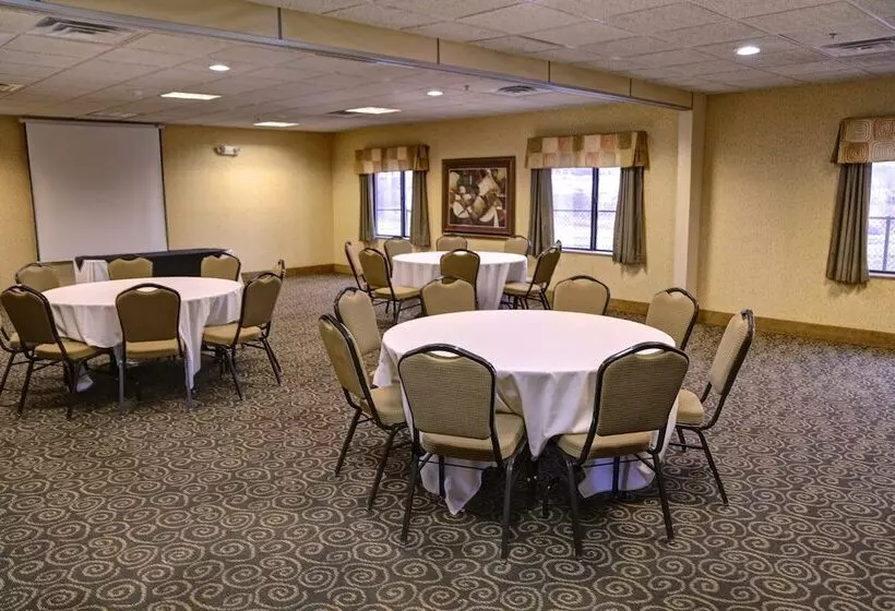 Holiday Inn Express Hotel And Suites Valparaiso, An Ihg