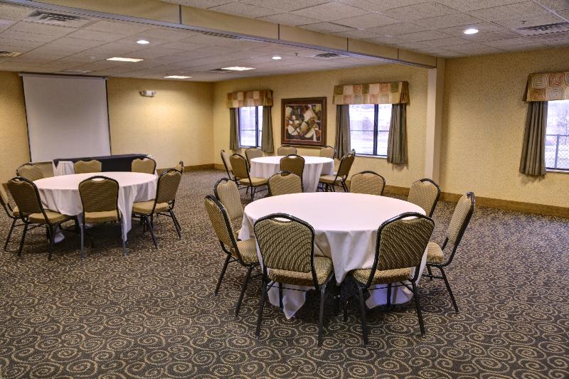 Holiday Inn Express Hotel And Suites Valparaiso, An Ihg