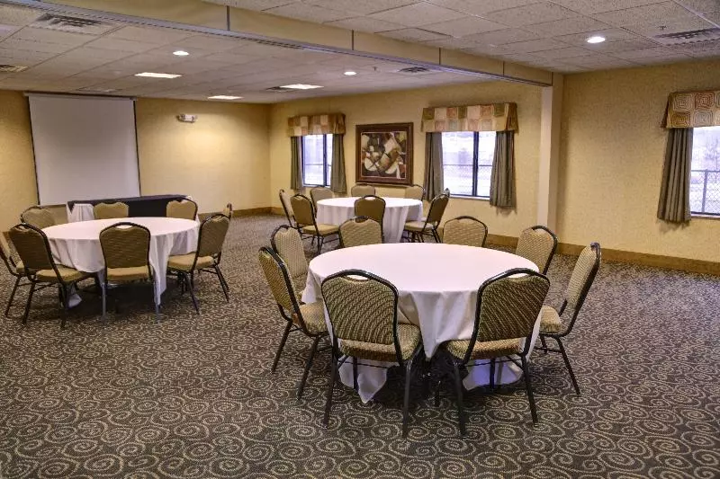 Holiday Inn Express Hotel And Suites Valparaiso, An Ihg