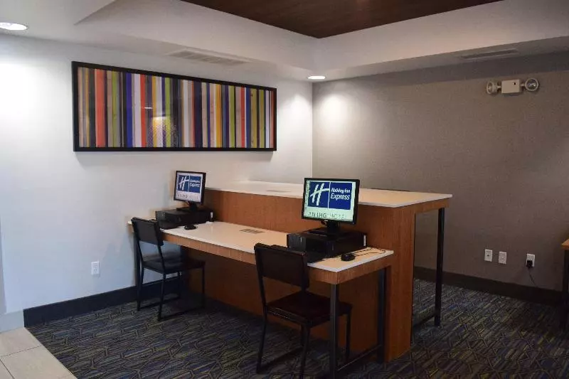Holiday Inn Express Hotel & Suites Sparta By Ihg