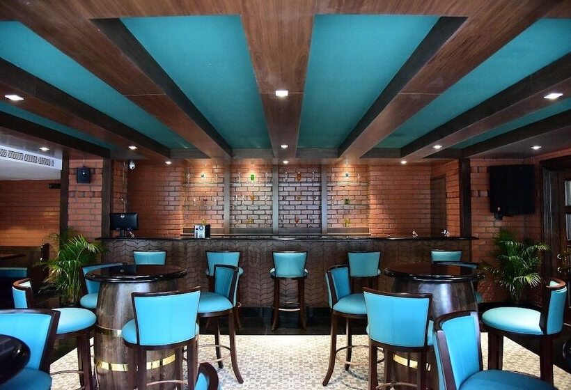 هتل The Royal Comfort