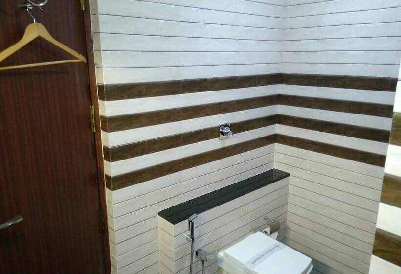 هتل The Royal Comfort