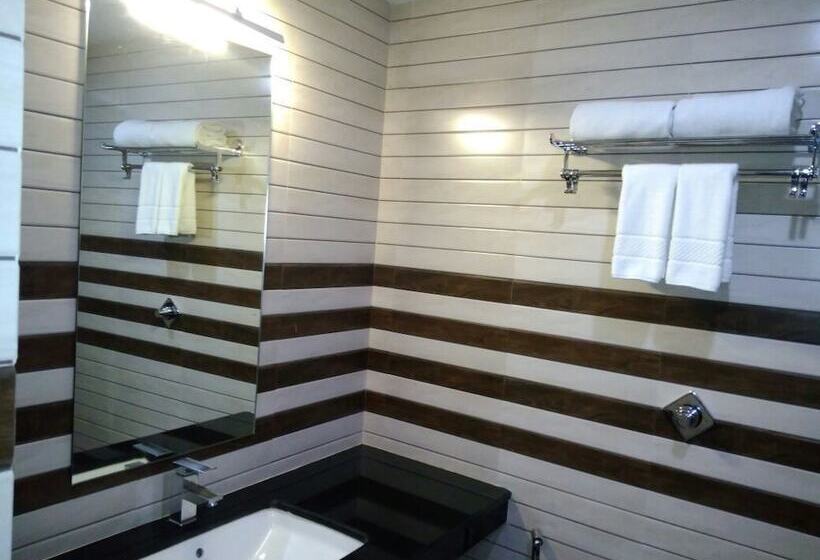 هتل The Royal Comfort