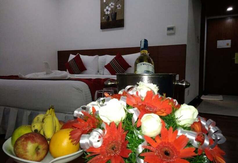 هتل The Royal Comfort