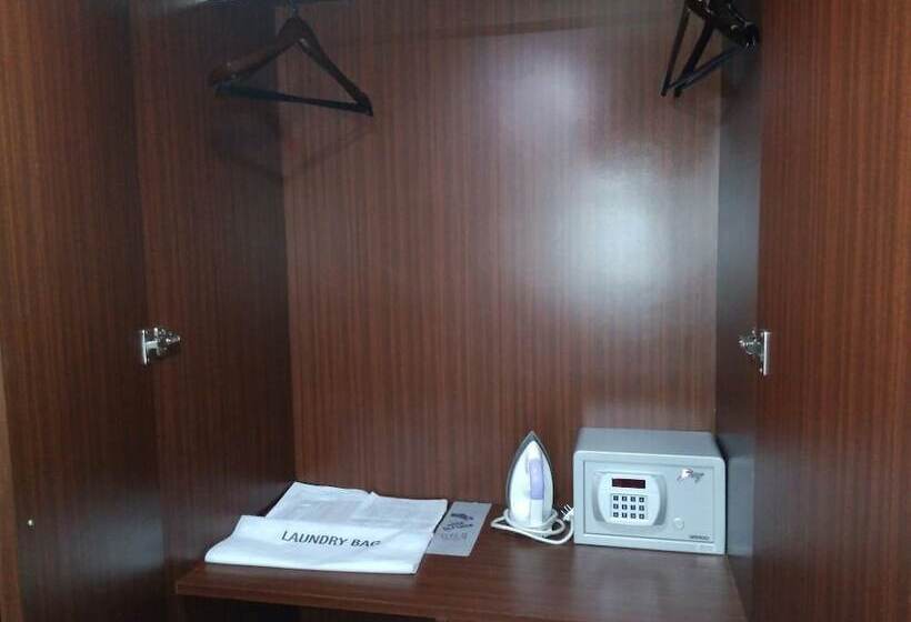 هتل The Royal Comfort