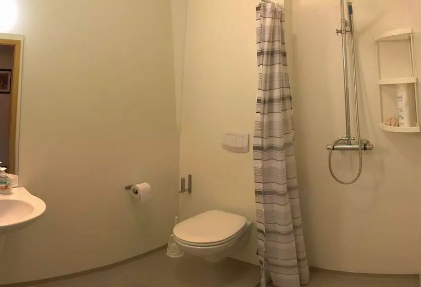 تختخواب و صبحانه Lily Guesthouse