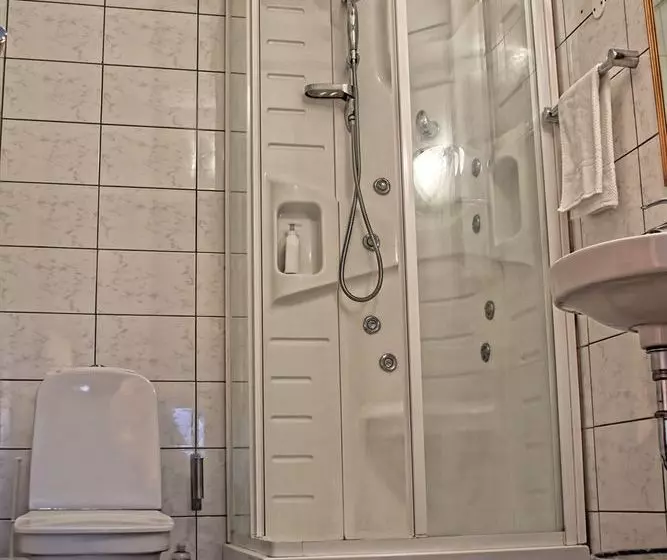 تختخواب و صبحانه Lily Guesthouse