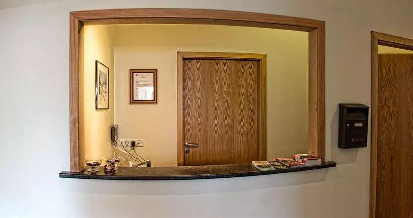 تختخواب و صبحانه Lily Guesthouse