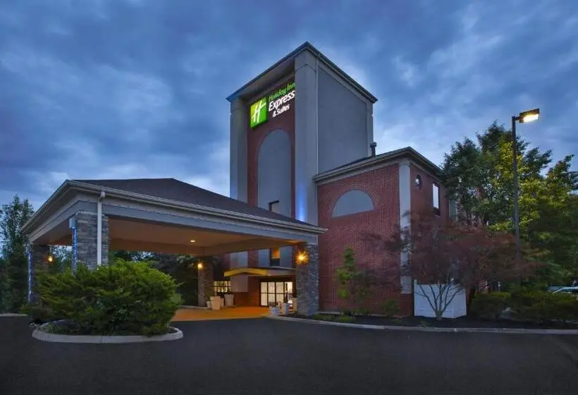 Holiday Inn Express Hotel & Suites Cincinnati Northeast Milford, An Ihg