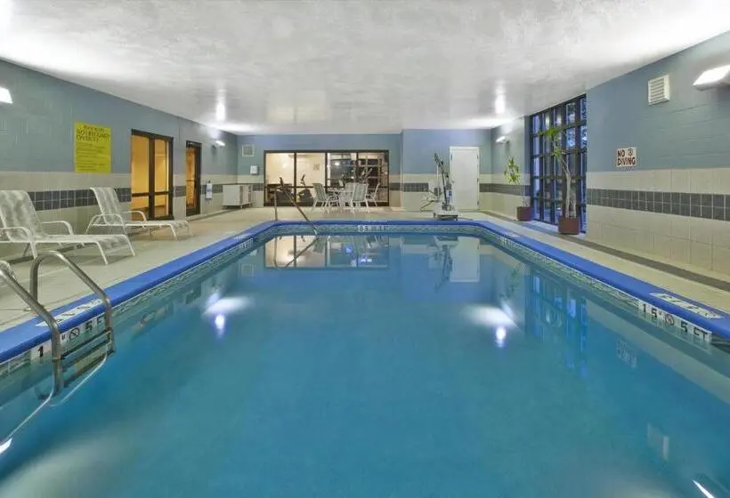 Holiday Inn Express Hotel & Suites Cincinnati Northeast Milford, An Ihg