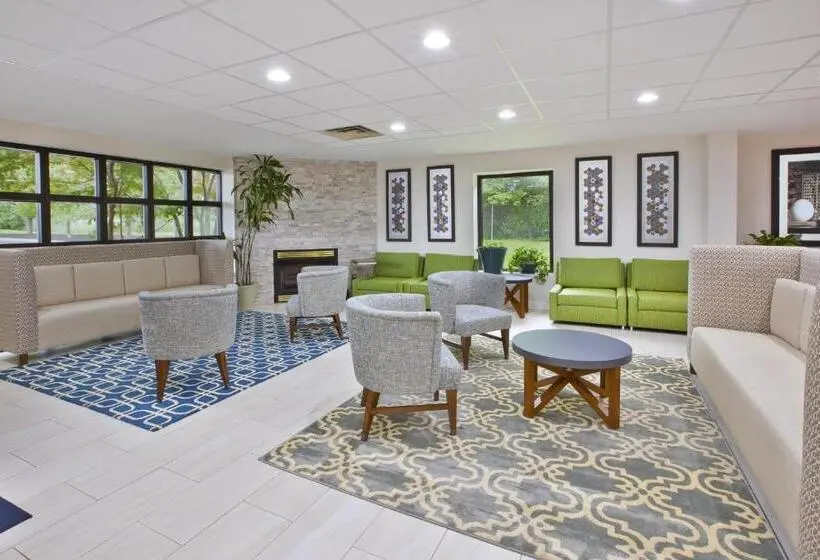 Holiday Inn Express Hotel & Suites Cincinnati Northeast Milford, An Ihg