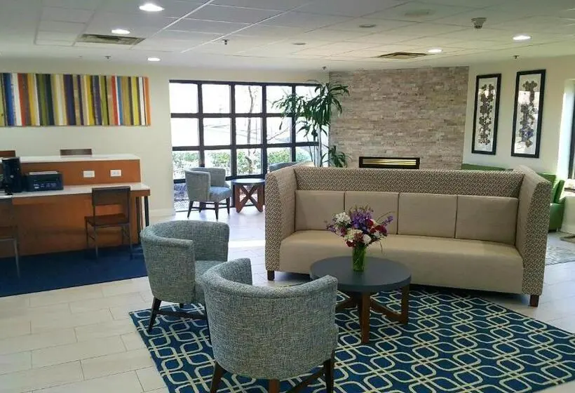 Holiday Inn Express Hotel & Suites Cincinnati Northeast Milford, An Ihg