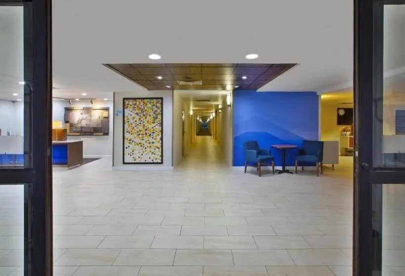 Holiday Inn Express Hotel & Suites Cincinnati Northeast Milford, An Ihg