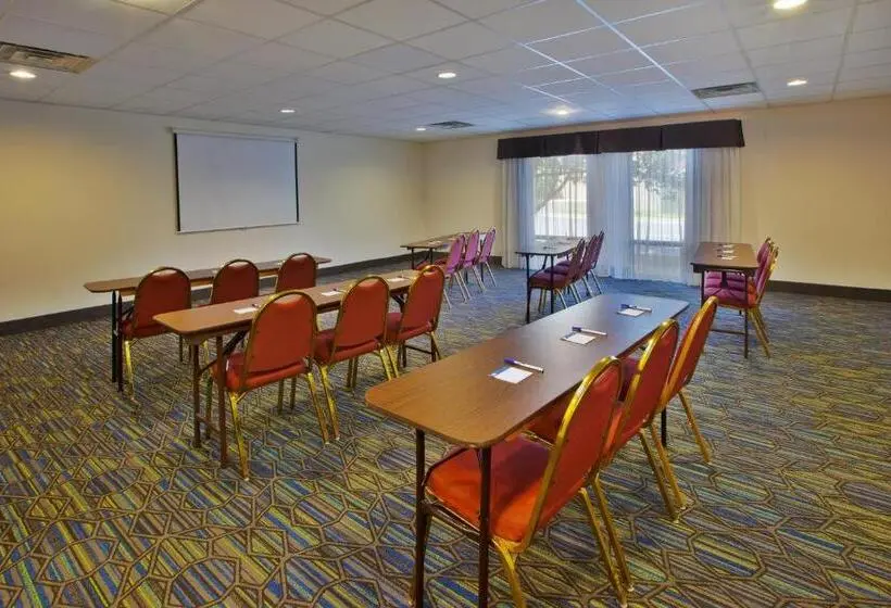Holiday Inn Express Hotel & Suites Cincinnati Northeast Milford, An Ihg
