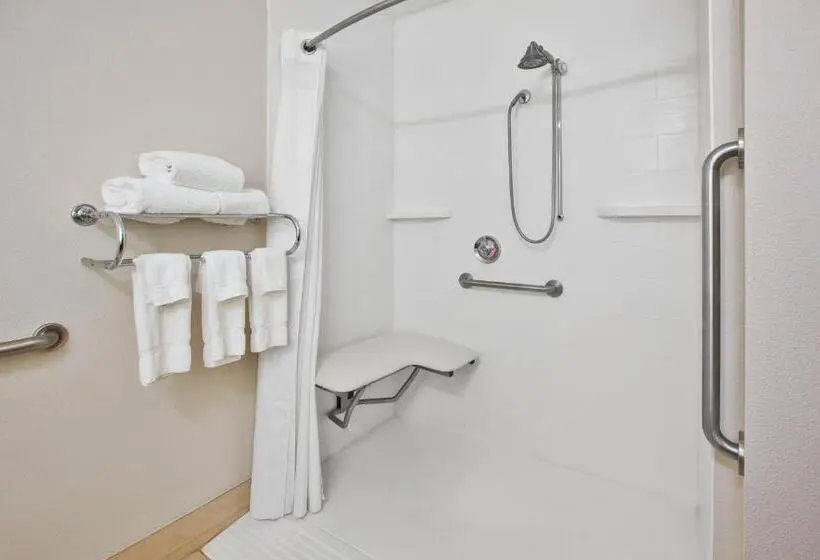 Holiday Inn Express Hotel & Suites Cincinnati Northeast Milford, An Ihg