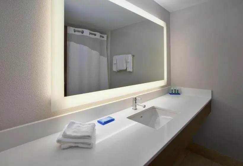 Holiday Inn Express Hotel & Suites Cincinnati Northeast Milford, An Ihg