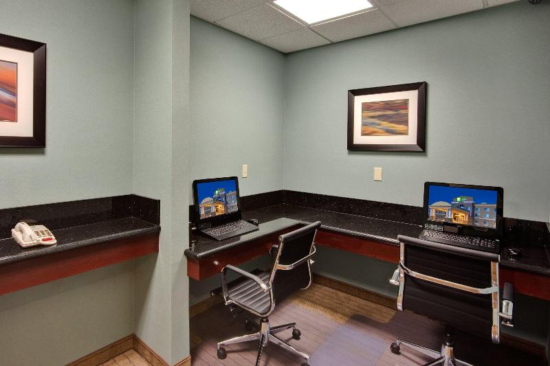 Holiday Inn Express Hotel & Suites Grants   Milan By Ihg