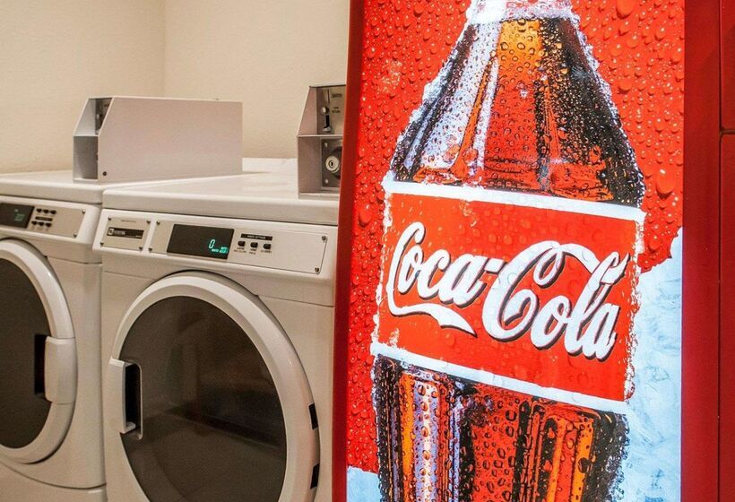 فندق Econo Lodge Inn & Suites