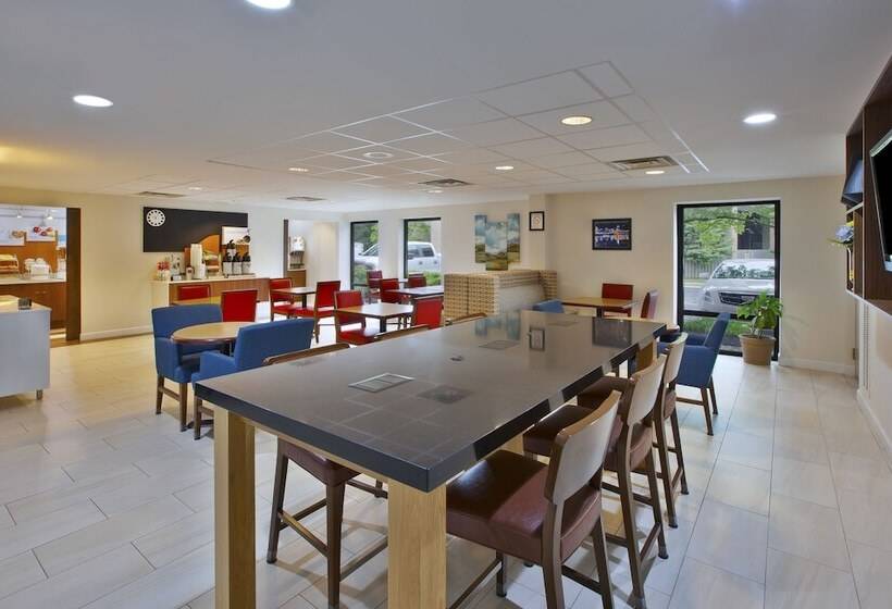 Holiday Inn Express Hotel & Suites Cincinnati Northeast Milford, An Ihg