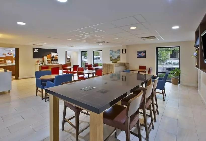 Holiday Inn Express Hotel & Suites Cincinnati Northeast Milford, An Ihg