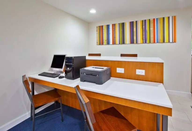 Holiday Inn Express Hotel & Suites Cincinnati Northeast Milford, An Ihg