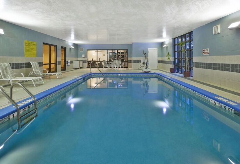 Holiday Inn Express Hotel & Suites Cincinnati Northeast Milford, An Ihg