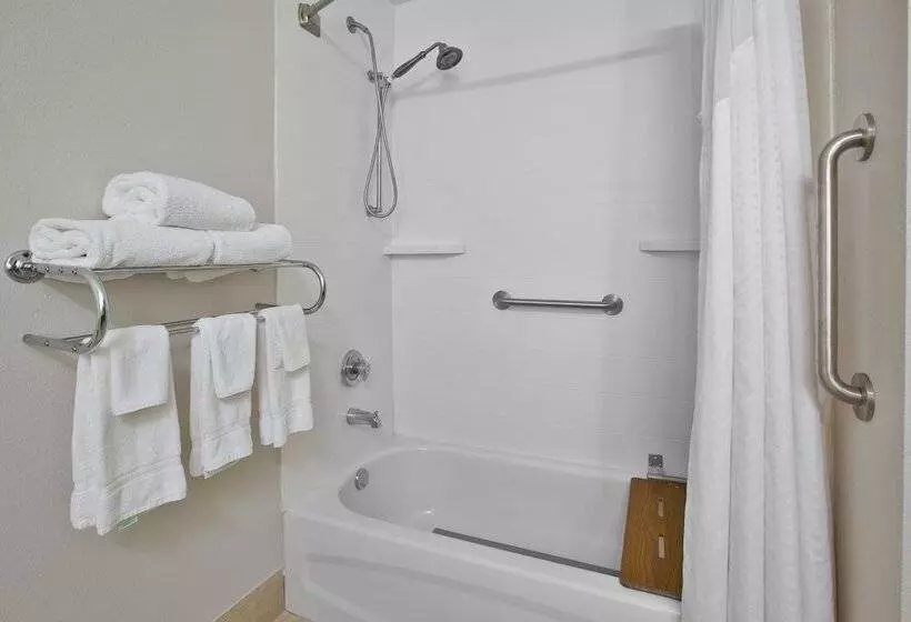 Holiday Inn Express Hotel & Suites Cincinnati Northeast Milford, An Ihg