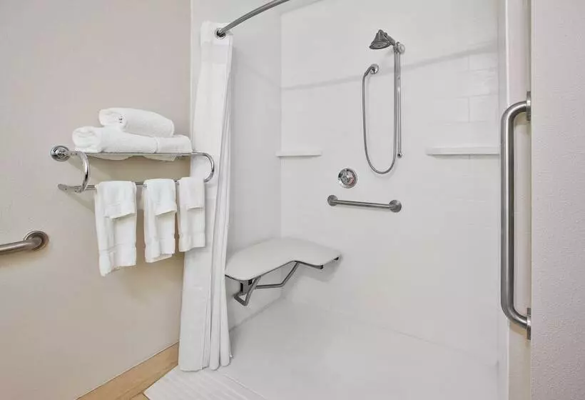 Holiday Inn Express Hotel & Suites Cincinnati Northeast Milford, An Ihg