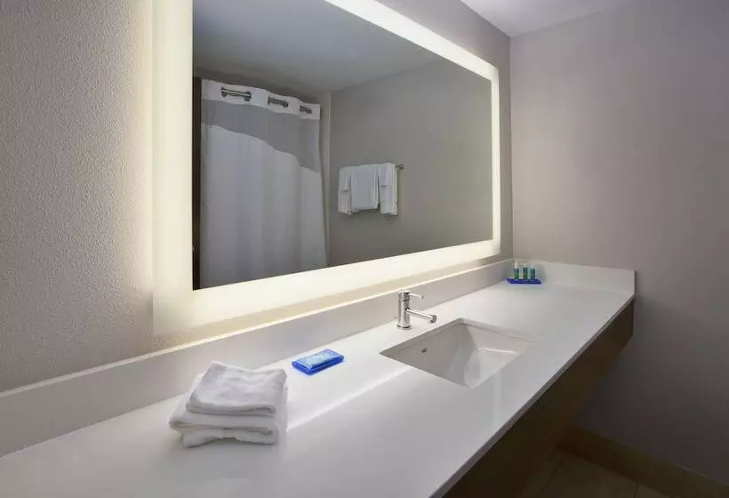 Holiday Inn Express Hotel & Suites Cincinnati Northeast Milford, An Ihg