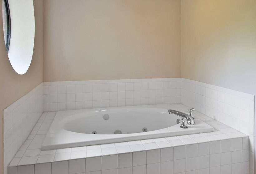 Holiday Inn Express Hotel & Suites Cincinnati Northeast Milford, An Ihg