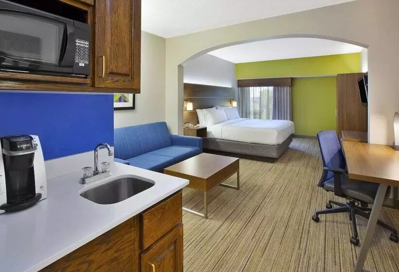 Holiday Inn Express Hotel & Suites Cincinnati Northeast Milford, An Ihg