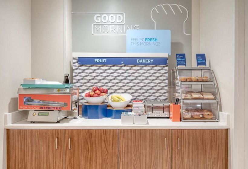 Holiday Inn Express Hotel & Suites Columbus Airport, An Ihg