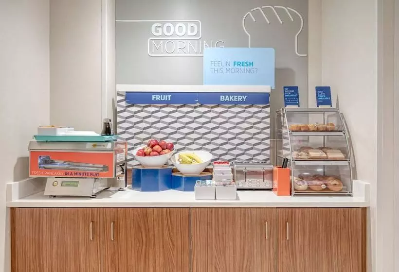 Holiday Inn Express Hotel & Suites Columbus Airport, An Ihg