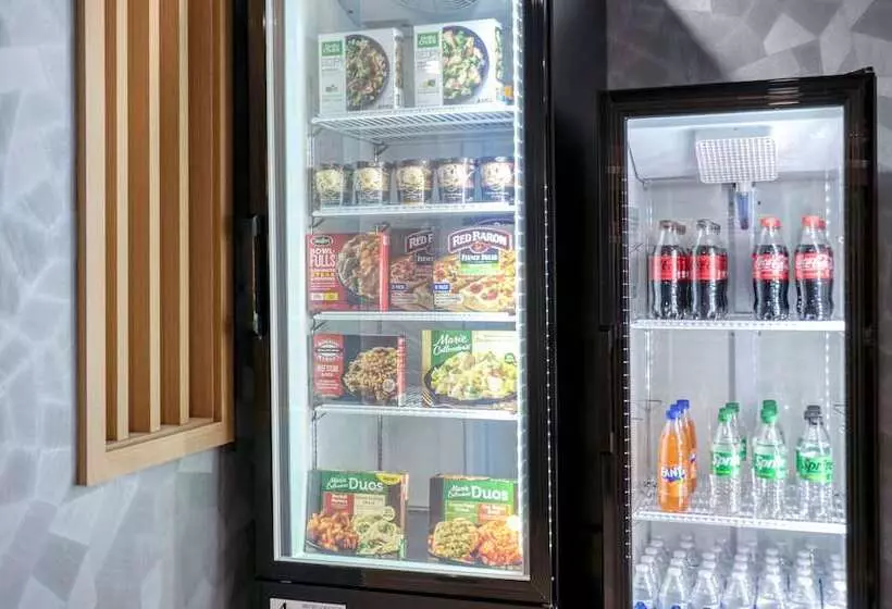 Holiday Inn Express Hotel & Suites Columbus Airport, An Ihg