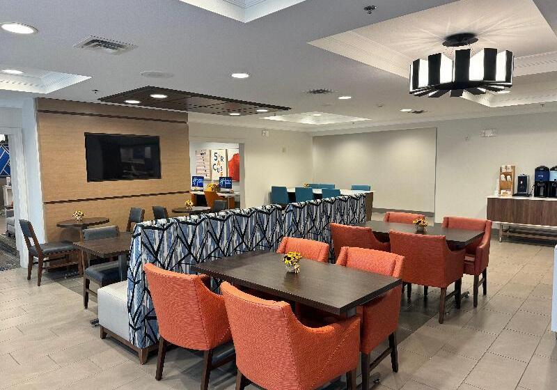 فندق Holiday Inn Express & Suites Dewitt Syracuse, An Ihg