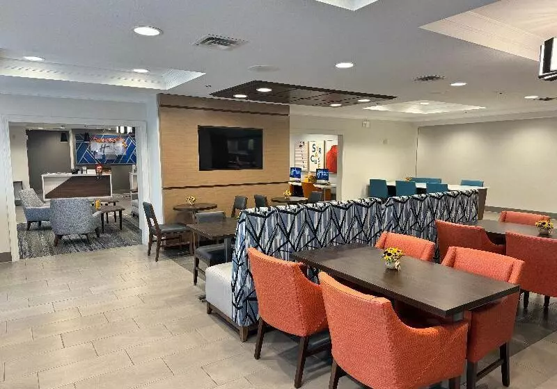 فندق Holiday Inn Express & Suites Dewitt Syracuse, An Ihg