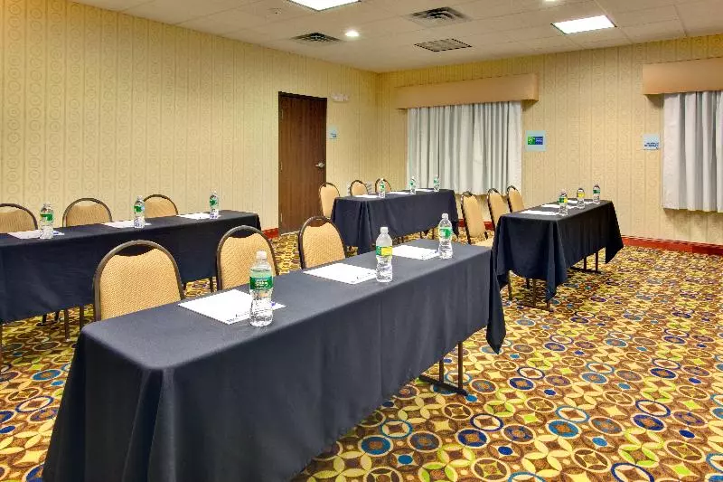 فندق Holiday Inn Express & Suites Dewitt Syracuse, An Ihg